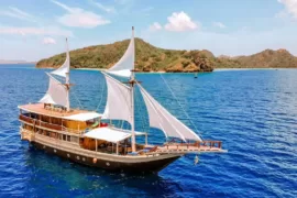 Open Trip Phinisi Budi Utama, phinisi trip labuan bajo 2024, jadwal open trip komodo, harga sewa kapal labuan bajo, komodo boat charter, bajo rental